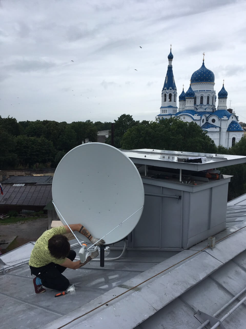 Установка спутниковой антенны для отеля в г. Гатчина